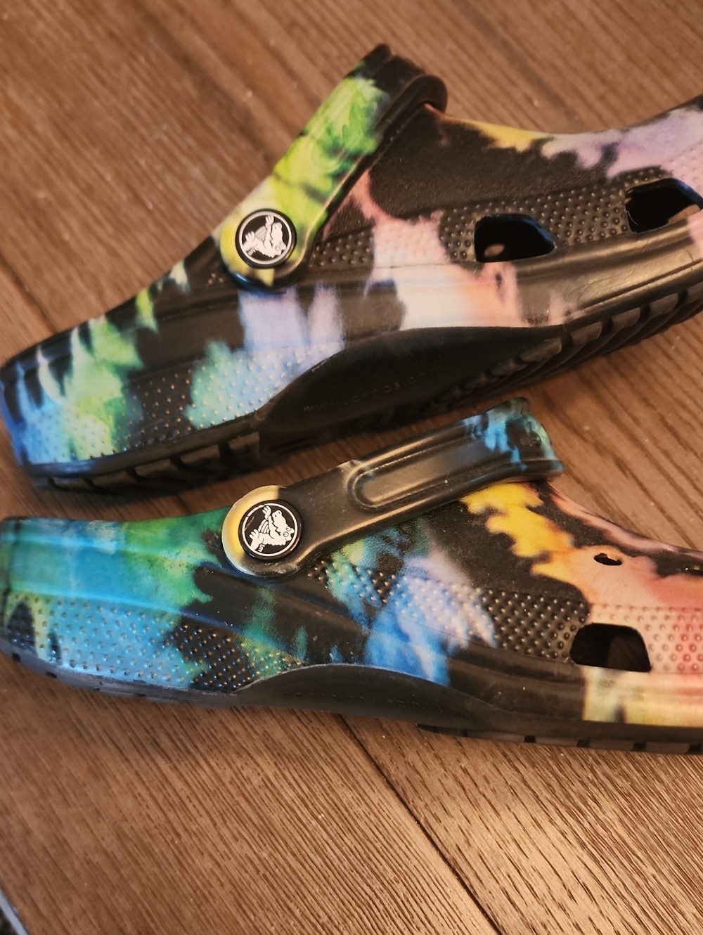 Crocs Psychedelic Spiral Pattern - Picture 3 of 5